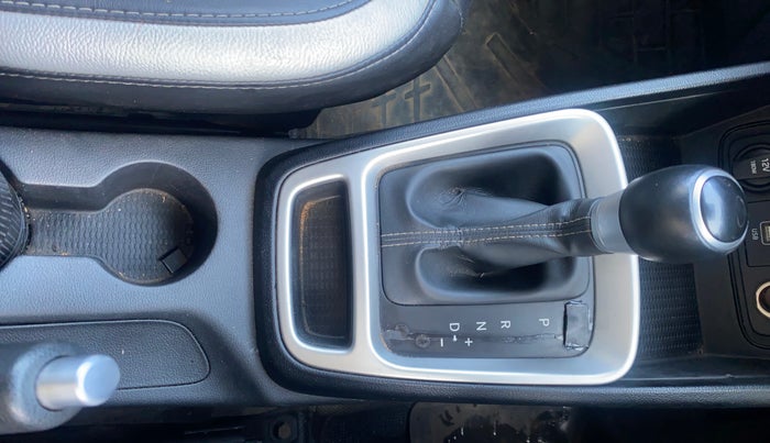 2020 Hyundai VENUE SX PLUS 1.0 TURBO DCT, Petrol, Automatic, 1,07,678 km, Gear Lever