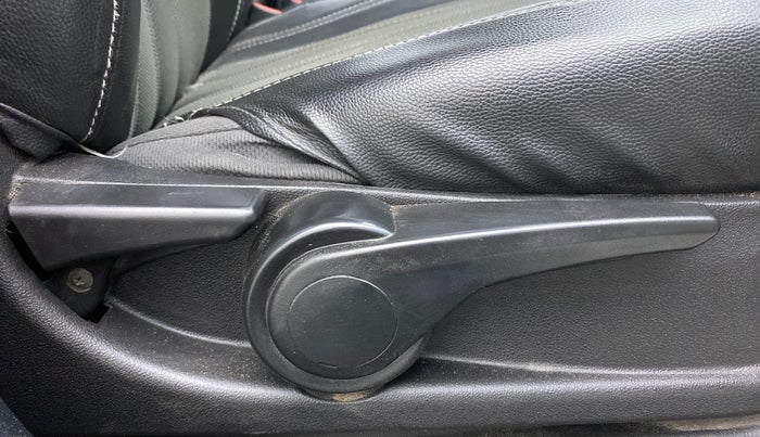 2019 Tata Tiago XZ PLUS DUAL TONE PETROL, Petrol, Manual, 55,220 km, Driver Side Adjustment Panel