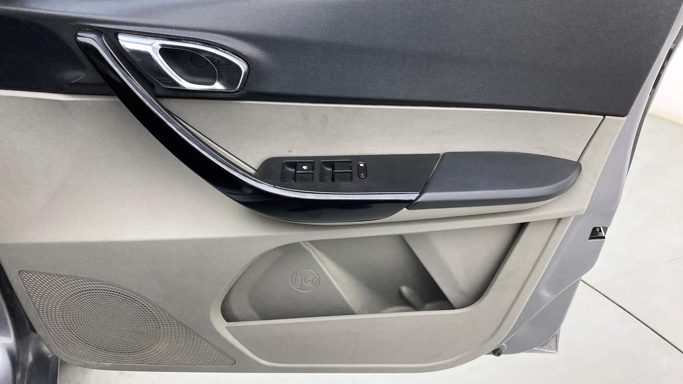 2019 Tata Tiago XZ PLUS DUAL TONE PETROL, Petrol, Manual, 55,220 km, Driver Side Door Panels Control