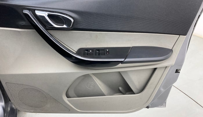 2019 Tata Tiago XZ PLUS DUAL TONE PETROL, Petrol, Manual, 55,220 km, Driver Side Door Panels Control