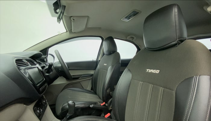 2019 Tata Tiago XZ PLUS DUAL TONE PETROL, Petrol, Manual, 55,220 km, Right Side Front Door Cabin
