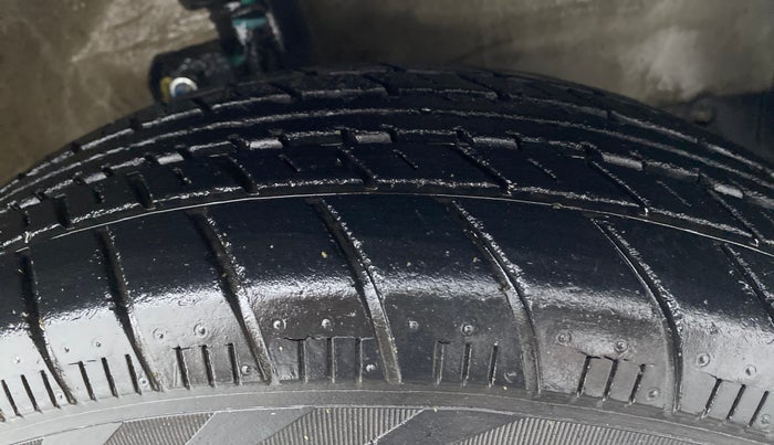 2013 Maruti A Star VXI, Petrol, Manual, 22,338 km, Right Front Tyre Tread