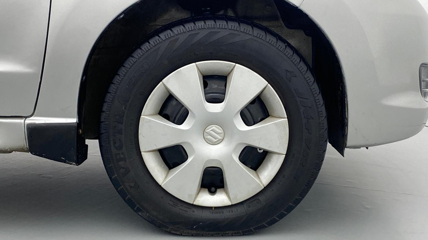 2013 Maruti A Star VXI, Petrol, Manual, 22,338 km, Right Front Wheel