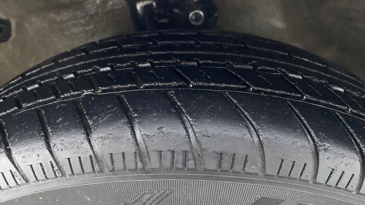2013 Maruti A Star VXI, Petrol, Manual, 22,338 km, Left Front Tyre Tread