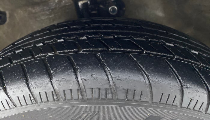 2013 Maruti A Star VXI, Petrol, Manual, 22,338 km, Left Front Tyre Tread