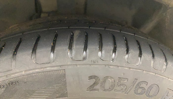 2014 Ford Ecosport TITANIUM 1.5L DIESEL, Diesel, Manual, 1,02,576 km, Right Front Tyre Tread