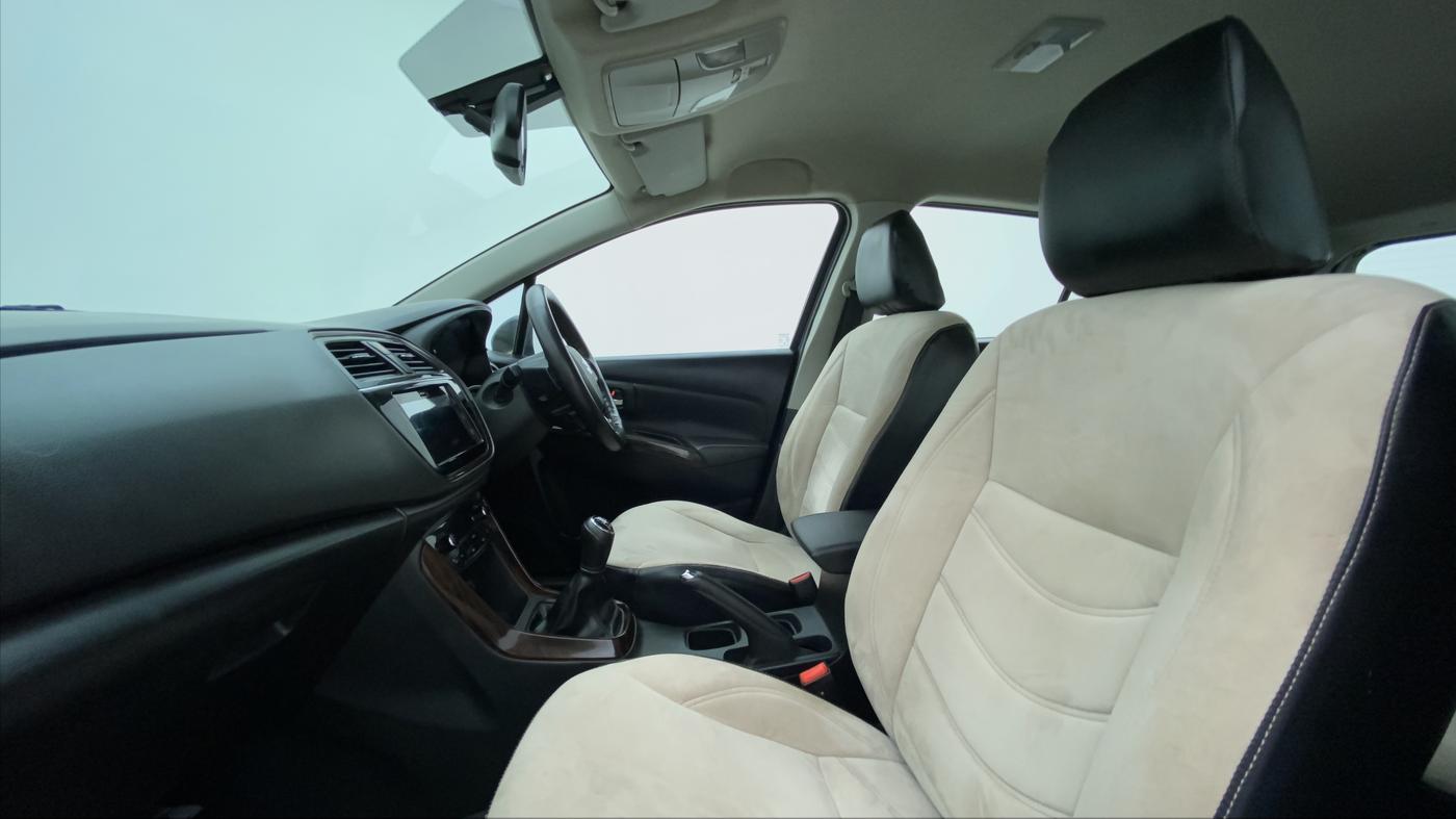 2018 Maruti S Cross ALPHA SHVS, Diesel, Manual, 46,247 km, Right Side Front Door Cabin
