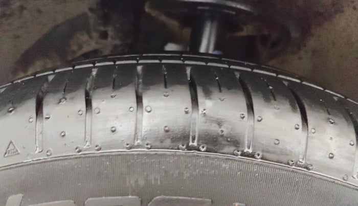 2017 Maruti Baleno DELTA PETROL 1.2, Petrol, Manual, 34,880 km, Left Front Tyre Tread