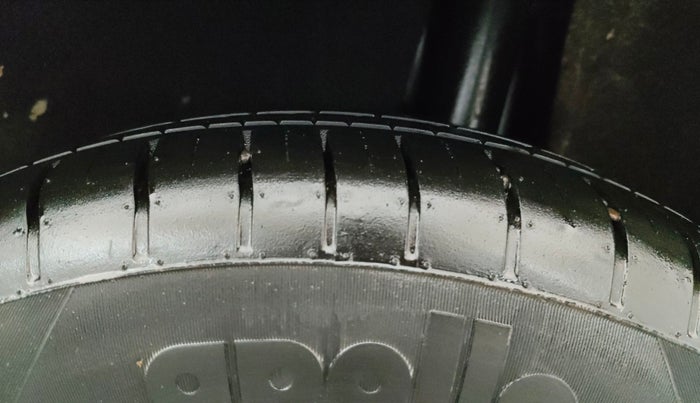 2017 Maruti Baleno DELTA PETROL 1.2, Petrol, Manual, 34,880 km, Left Rear Tyre Tread