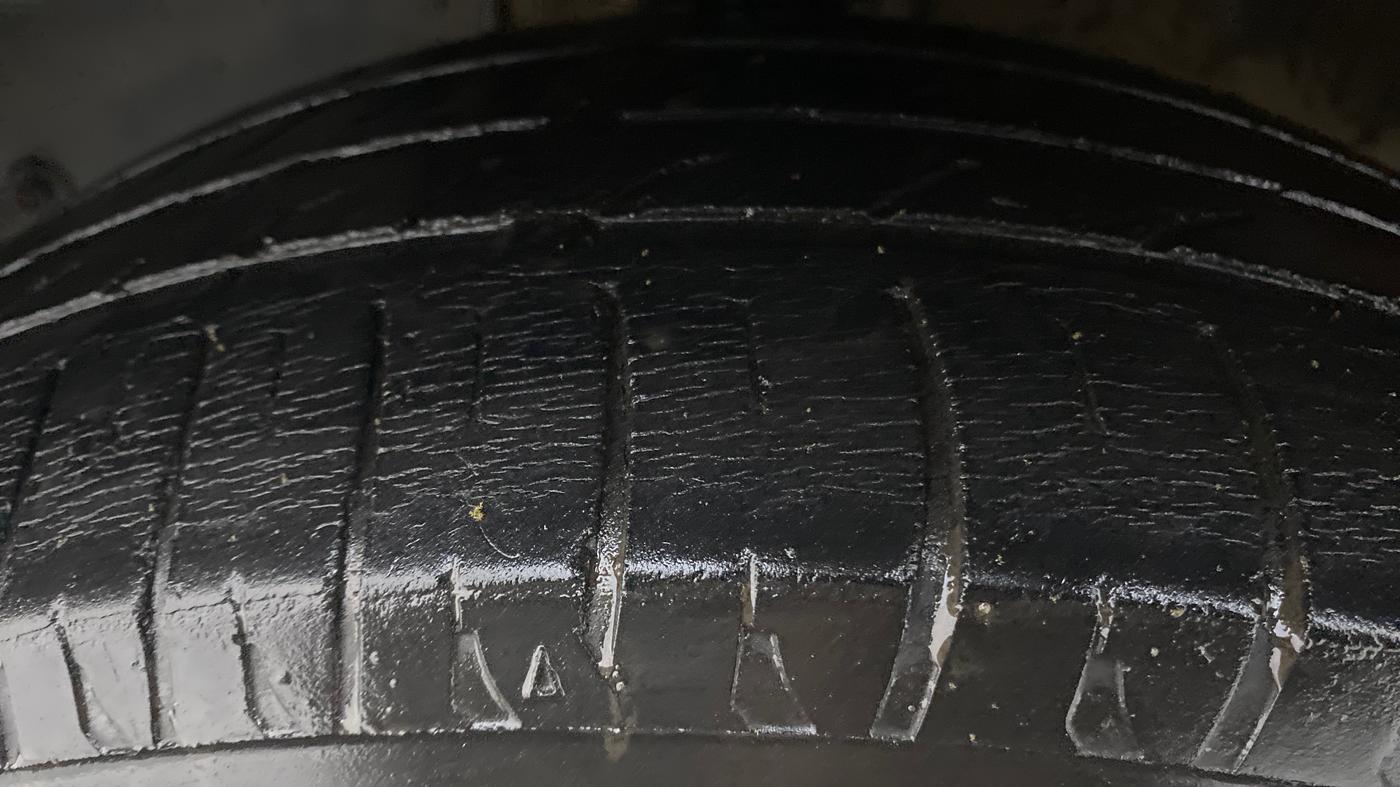 2016 Mahindra Kuv100 K4 D 6 STR, Diesel, Manual, 37,702 km, Left Front Tyre Tread