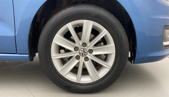 2017 Volkswagen Vento HIGHLINE 1.2 TSI AT, Petrol, Automatic, 26,711 km, Right Front Wheel