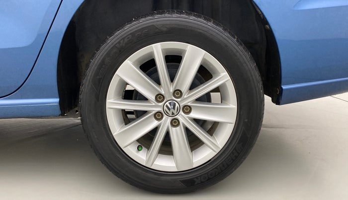 2017 Volkswagen Vento HIGHLINE 1.2 TSI AT, Petrol, Automatic, 26,711 km, Left Rear Wheel