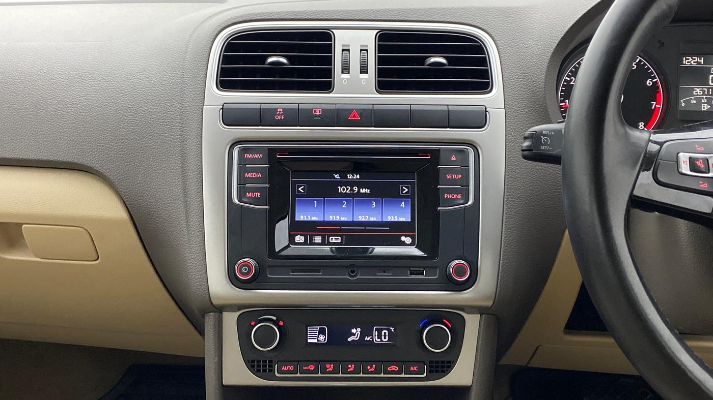 2017 Volkswagen Vento HIGHLINE 1.2 TSI AT, Petrol, Automatic, 26,711 km, Air Conditioner
