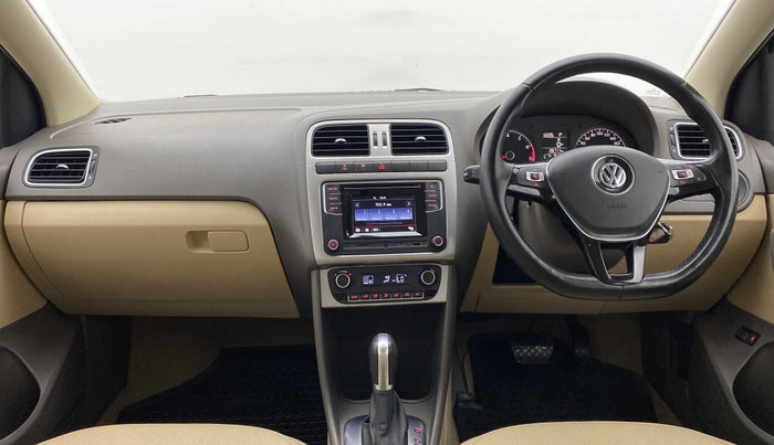 2017 Volkswagen Vento HIGHLINE 1.2 TSI AT, Petrol, Automatic, 26,711 km, Dashboard