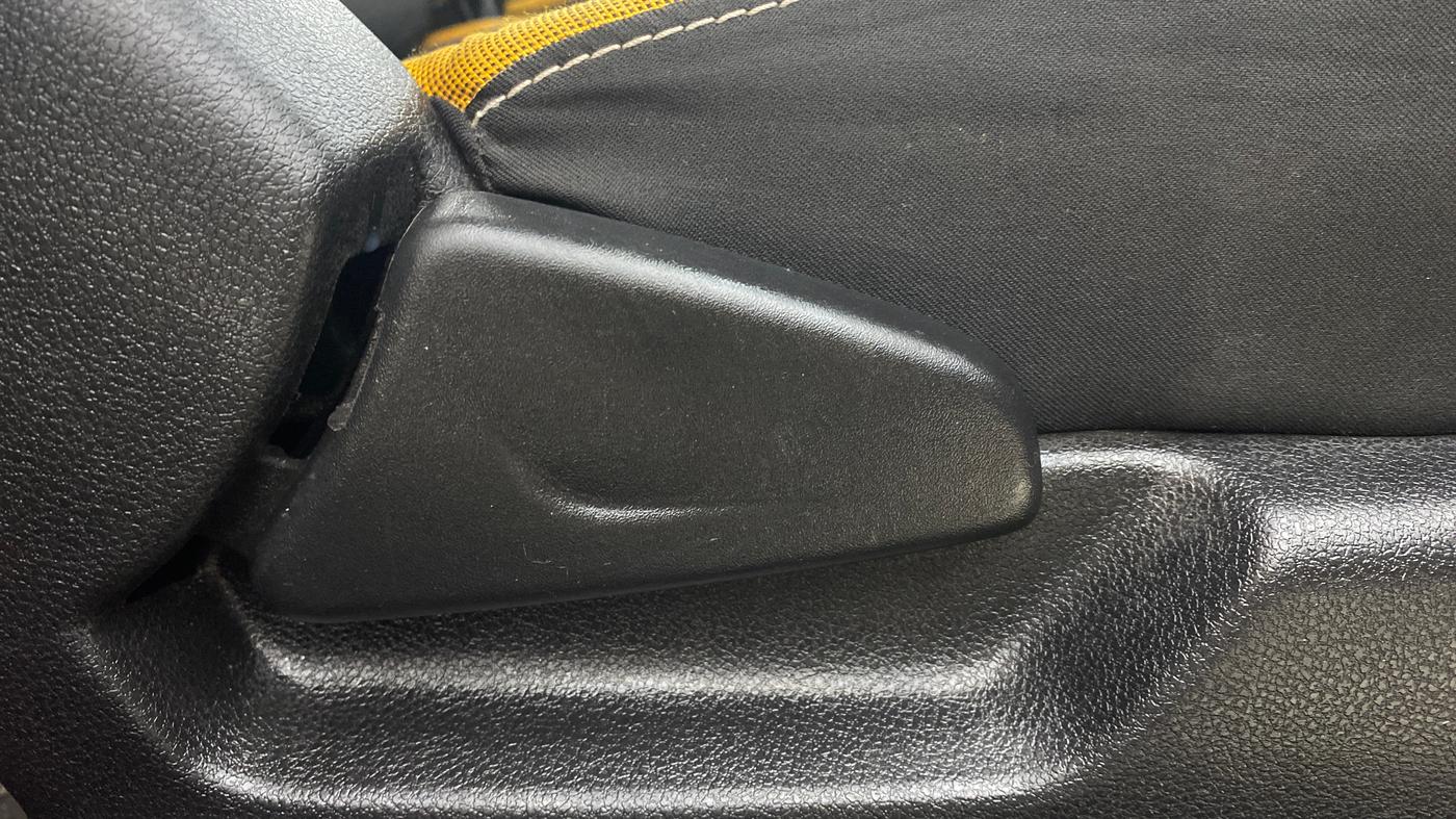 2024 Renault Kwid CLIMBER AMT 1.0, Petrol, Automatic, 16,972 km, Driver Side Adjustment Panel