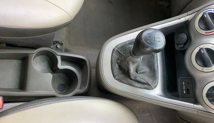 2014 Hyundai i10 SPORTZ 1.1, Petrol, Manual, 30,305 km, Gear Lever