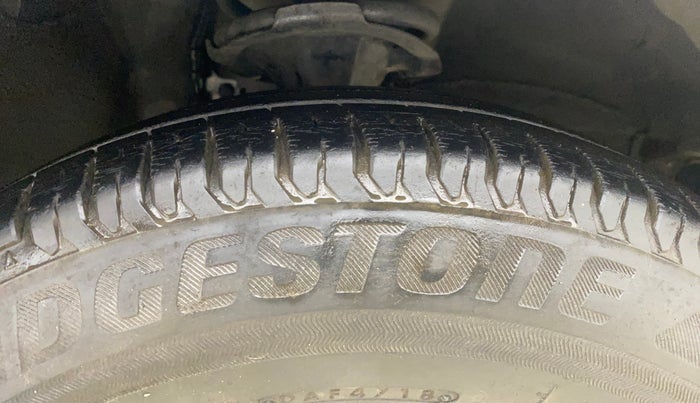 2014 Hyundai i10 SPORTZ 1.1, Petrol, Manual, 30,305 km, Right Front Tyre Tread