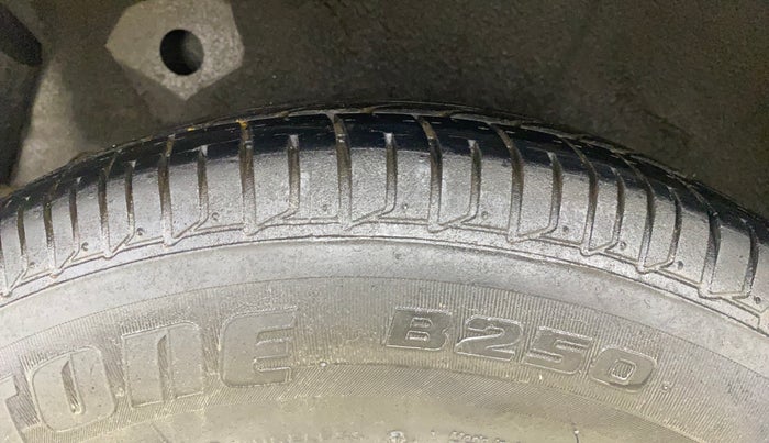 2014 Hyundai i10 SPORTZ 1.1, Petrol, Manual, 30,305 km, Right Rear Tyre Tread