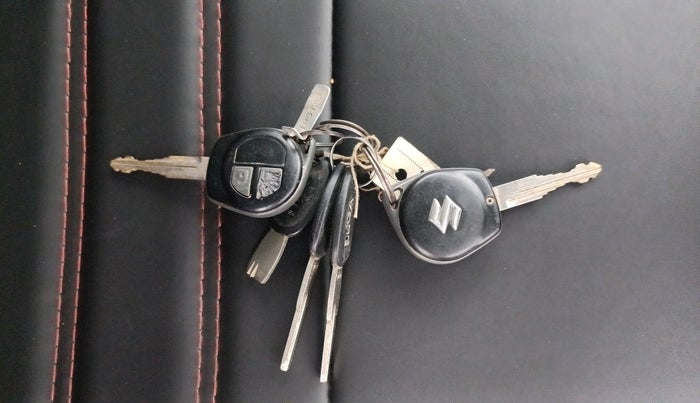 2015 Maruti Swift LXI (O), Petrol, Manual, 32,701 km, Key Close Up