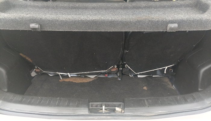 2015 Maruti Swift LXI (O), Petrol, Manual, 32,701 km, Boot Inside