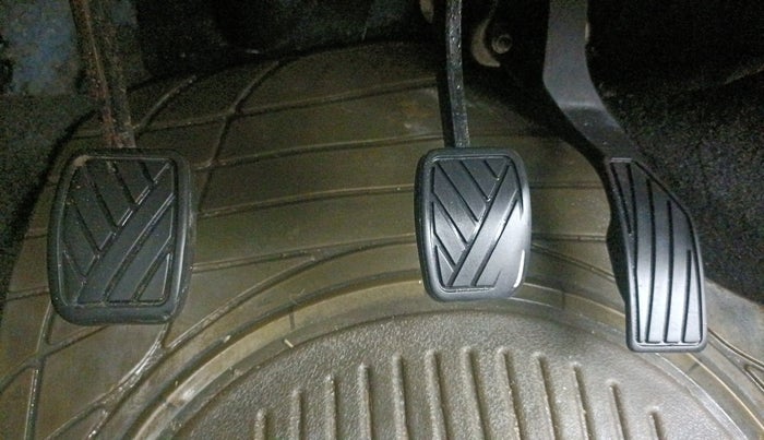 2015 Maruti Swift LXI (O), Petrol, Manual, 32,701 km, Pedals