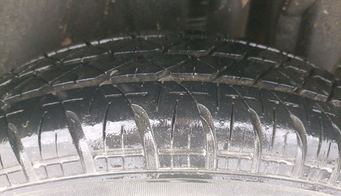 2015 Maruti Swift LXI (O), Petrol, Manual, 32,701 km, Left Rear Tyre Tread