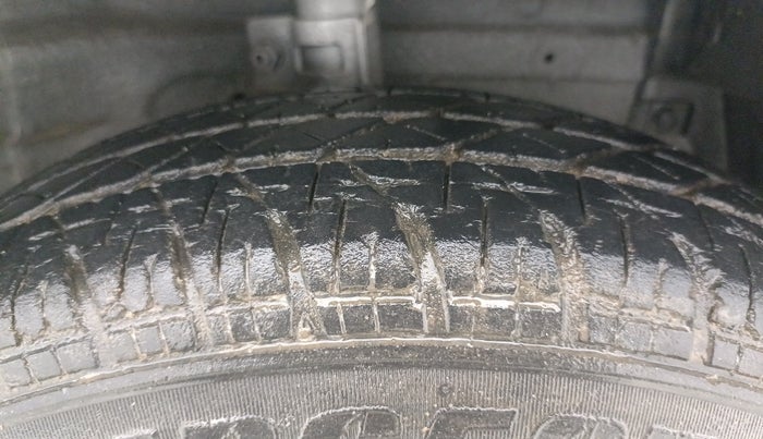 2015 Maruti Swift LXI (O), Petrol, Manual, 32,701 km, Right Front Tyre Tread