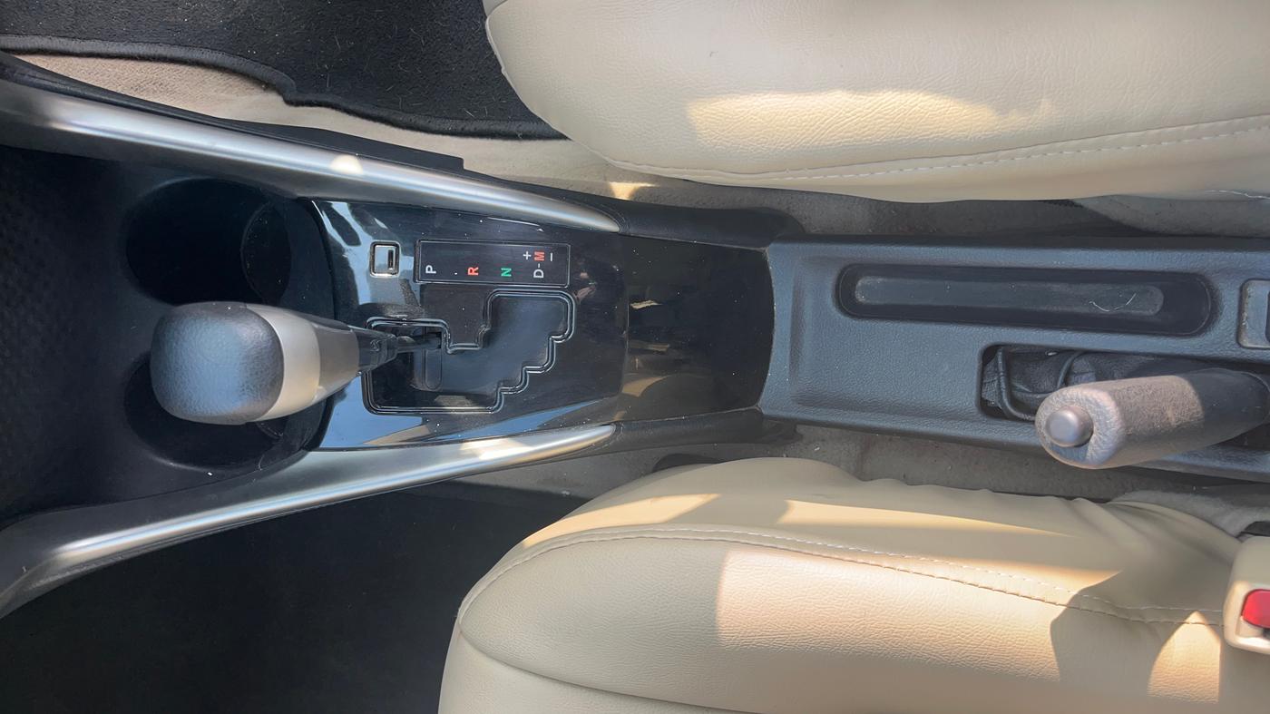 2018 Toyota YARIS G CVT, Petrol, Automatic, 76,889 km, Gear Lever