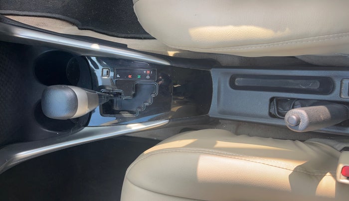 2018 Toyota YARIS G CVT, Petrol, Automatic, 76,889 km, Gear Lever