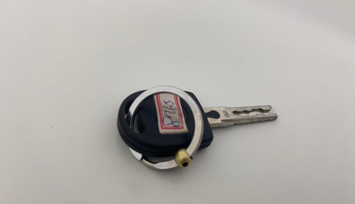 2018 Volkswagen Polo COMFORTLINE 1.0L MPI, Petrol, Manual, 78,133 km, Key Close Up