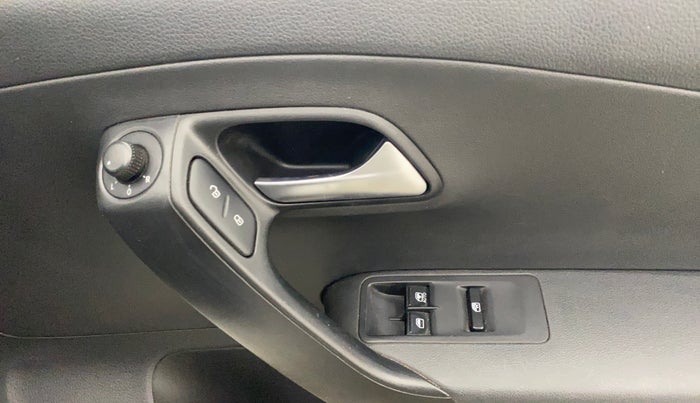 2018 Volkswagen Polo COMFORTLINE 1.0L MPI, Petrol, Manual, 78,133 km, Driver Side Door Panels Control