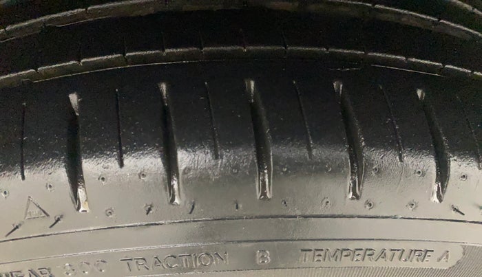 2018 Volkswagen Polo COMFORTLINE 1.0L MPI, Petrol, Manual, 78,133 km, Left Front Tyre Tread