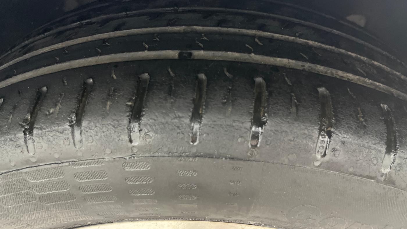 2022 Volkswagen VIRTUS TOPLINE TSI 1.0 AT, Petrol, Automatic, 92,418 km, Right Front Tyre Tread