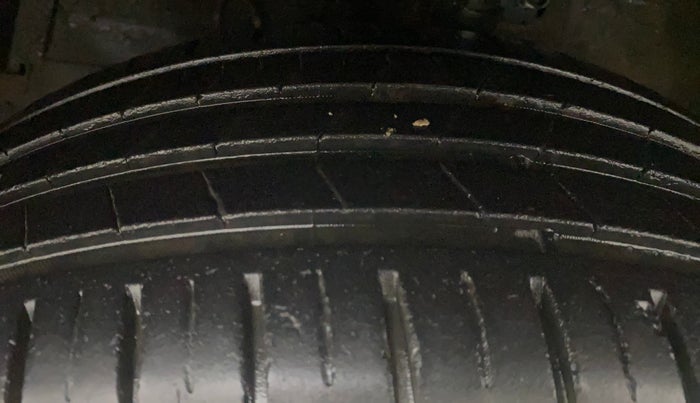 2019 Maruti Ciaz ALPHA  AT 1.5 SHVS PETROL, Petrol, Automatic, 35,442 km, Left Front Tyre Tread