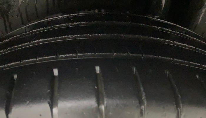 2019 Maruti Ciaz ALPHA  AT 1.5 SHVS PETROL, Petrol, Automatic, 35,442 km, Left Rear Tyre Tread