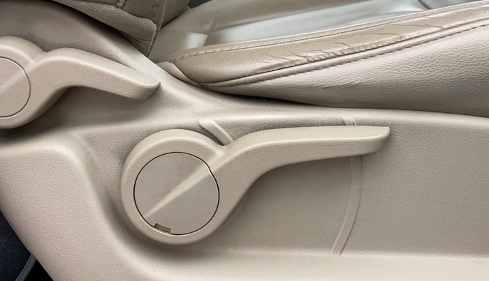 2017 Mahindra XUV500 W8 FWD, Diesel, Manual, 46,576 km, Driver Side Adjustment Panel