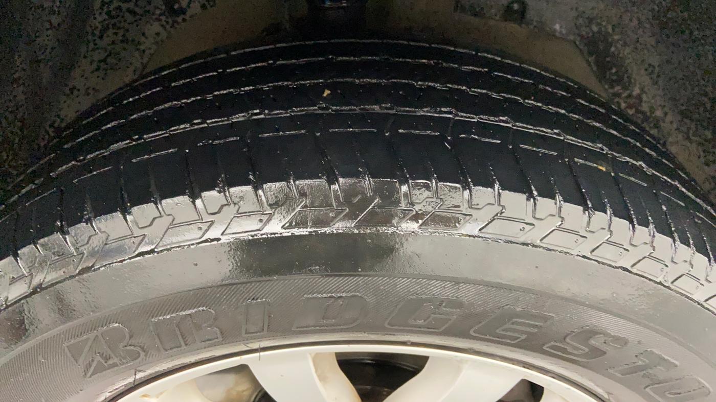 2017 Mahindra XUV500 W8 FWD, Diesel, Manual, 46,576 km, Right Front Tyre Tread
