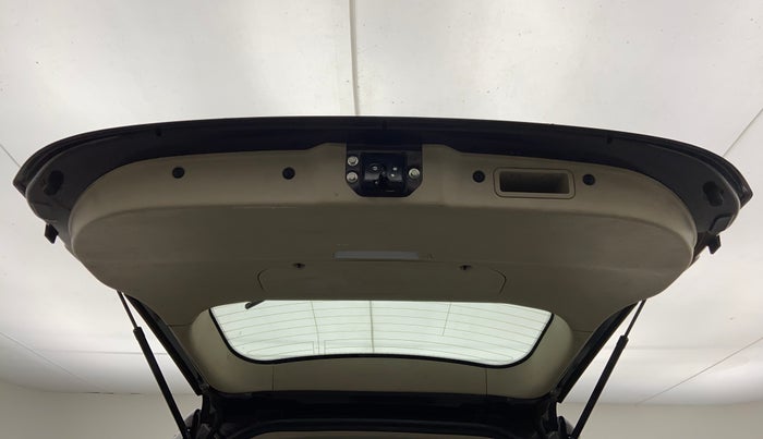 2017 Mahindra XUV500 W8 FWD, Diesel, Manual, 46,576 km, Boot Door Open