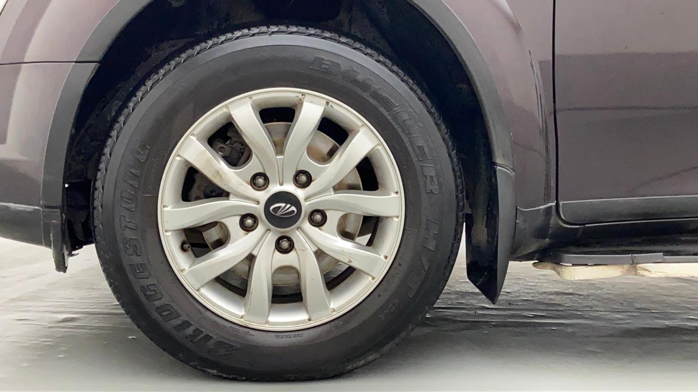 2017 Mahindra XUV500 W8 FWD, Diesel, Manual, 46,576 km, Left Front Wheel