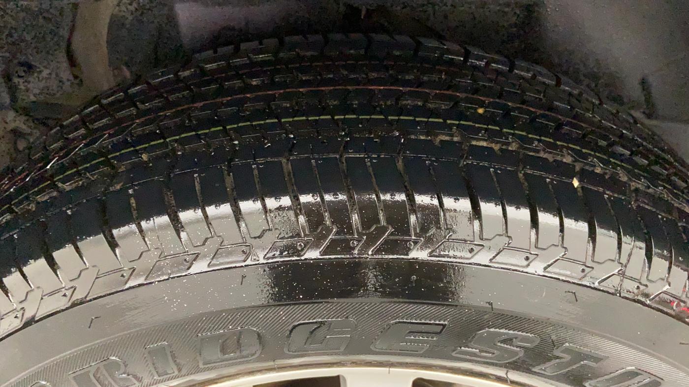 2017 Mahindra XUV500 W8 FWD, Diesel, Manual, 46,576 km, Right Rear Tyre Tread