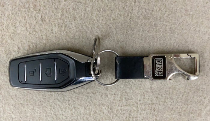 2017 Mahindra XUV500 W8 FWD, Diesel, Manual, 46,576 km, Key Close-up