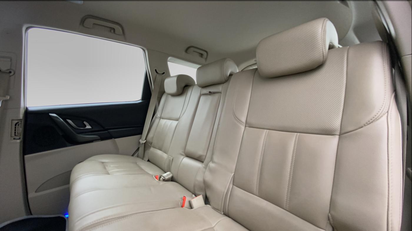 2017 Mahindra XUV500 W8 FWD, Diesel, Manual, 46,576 km, Right Side Rear Door Cabin View