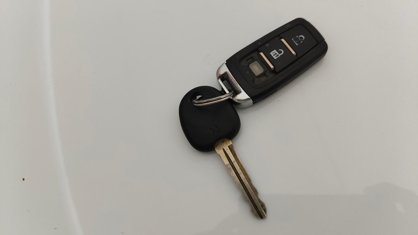 2013 Hyundai i10 SPORTZ 1.2 AT, Petrol, Automatic, 74,410 km, Key Close Up