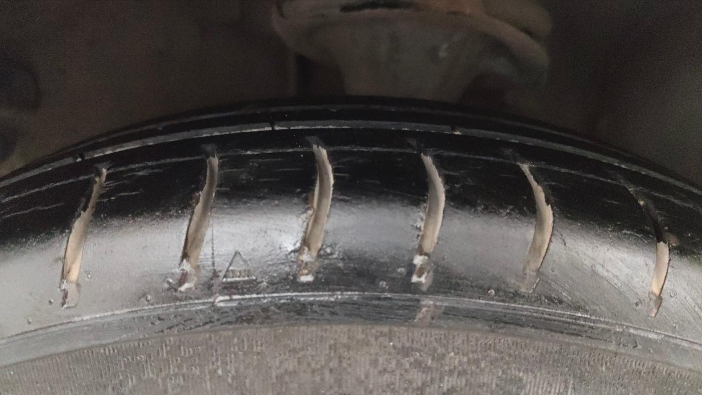 2013 Hyundai i10 SPORTZ 1.2 AT, Petrol, Automatic, 74,410 km, Left Front Tyre Tread