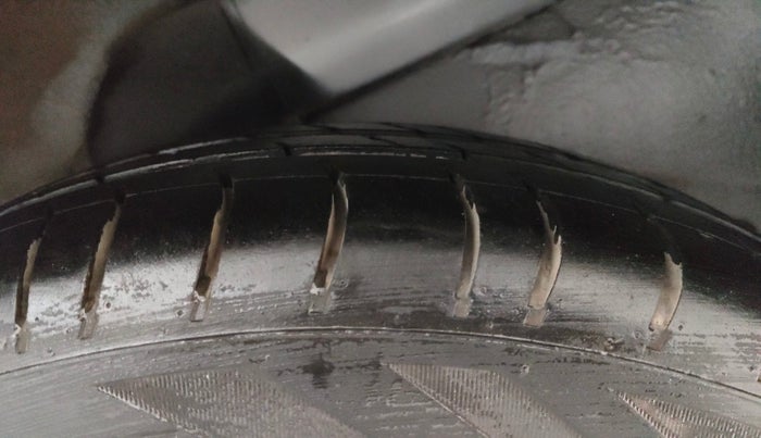 2013 Hyundai i10 SPORTZ 1.2 AT, Petrol, Automatic, 74,410 km, Left Rear Tyre Tread