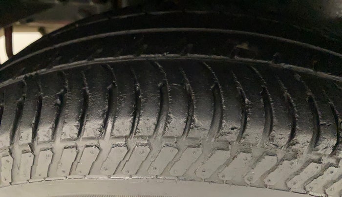 2016 Maruti Swift Dzire VXI, Petrol, Manual, 50,500 km, Right Rear Tyre Tread
