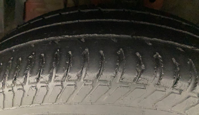 2016 Maruti Swift Dzire VXI, Petrol, Manual, 50,500 km, Left Front Tyre Tread