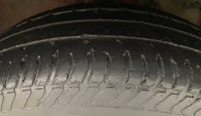2016 Maruti Swift Dzire VXI, Petrol, Manual, 50,500 km, Right Front Tyre Tread