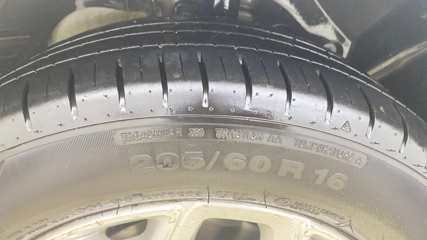 2017 Ford Ecosport TITANIUM 1.5L DIESEL, Diesel, Manual, 1,45,973 km, Right Front Tyre Tread