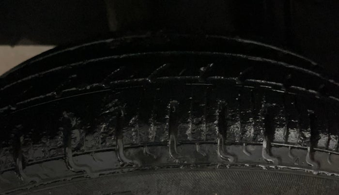 2019 Renault Kwid RXL, Petrol, Manual, 31,913 km, Right Rear Tyre Tread